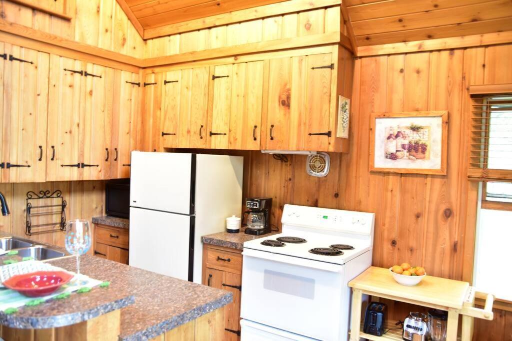 Quiet And Comfy 3Bed/2Bath - Chalet With Hot Tub. Cedar Kültér fotó
