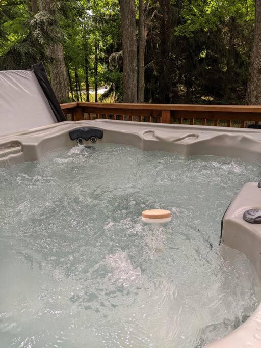 Quiet And Comfy 3Bed/2Bath - Chalet With Hot Tub. Cedar Kültér fotó