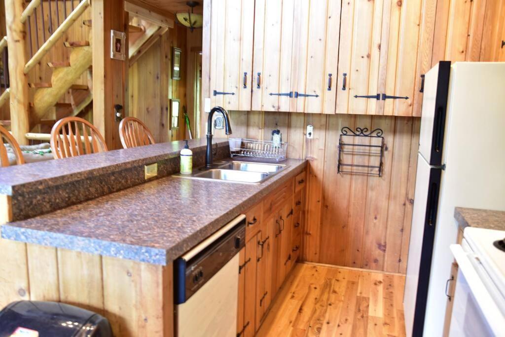 Quiet And Comfy 3Bed/2Bath - Chalet With Hot Tub. Cedar Kültér fotó